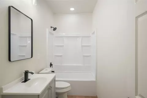 Bath - 136 Ash St, Trinity, TX 75862 photo 1 of 1