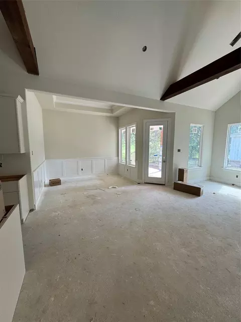 Living - 111 Rolling Hills Dr, Conroe, TX 77304 photo 1 of 2