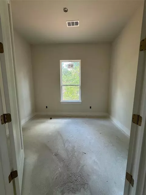Bedroom - 111 Rolling Hills Dr, Conroe, TX 77304 photo 3 of 4