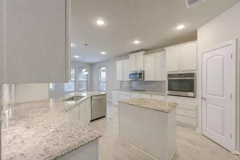 Kitchen - 2910 Knotty Forest Dr, Spring, TX 77373 photo 1 of 2