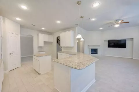 Living - 2910 Knotty Forest Dr, Spring, TX 77373 photo 1 of 2