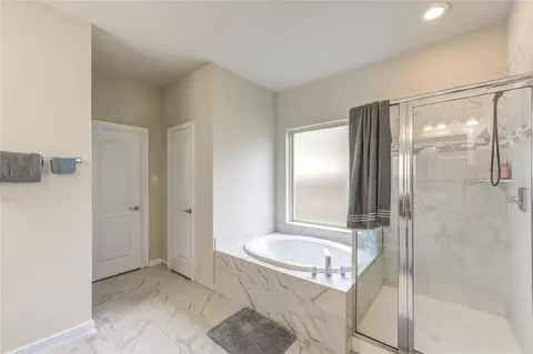 Bath - 2910 Knotty Forest Dr, Spring, TX 77373 photo 4 of 5