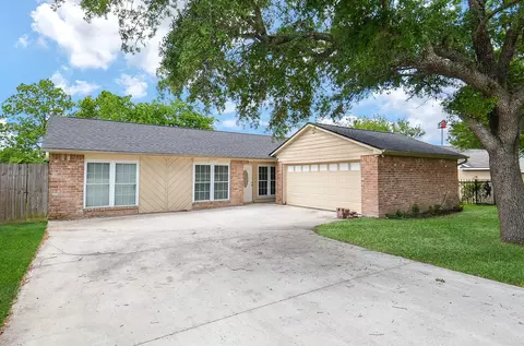 12791 Lake Conroe Hills Dr, Willis, TX 77318
