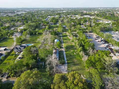 701 Crenshaw Rd, Pasadena, TX 77504
