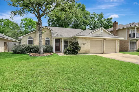 15642 Meadow Village Dr, Houston, TX 77095
