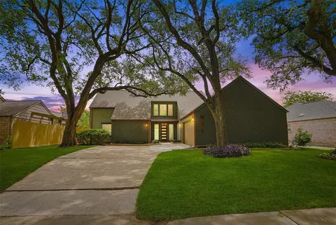 1315 Warwickshire Dr, Houston, TX 77077