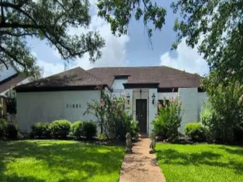 10031 Inwood Dr, Houston, TX 77042