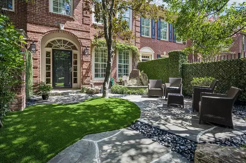 3384 Maroneal St, Houston, TX 77025