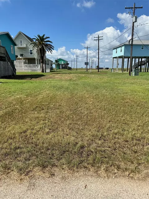 13127 Buccaneer Pkwy, Freeport, TX 77541