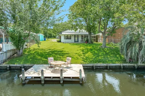 123 County Road 458d Dr, Angleton, TX 77515