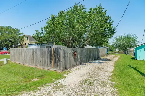 Exterior - 123 County Road 458d Dr, Angleton, TX 77515 photo 4 of 7