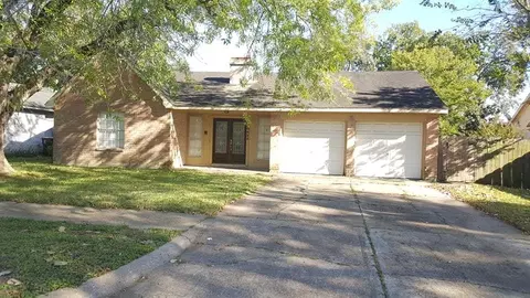 10423 Tenneco Dr, Houston, TX 77099