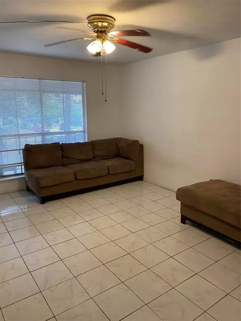 5625 Antoine Dr #412, Houston, TX 77091