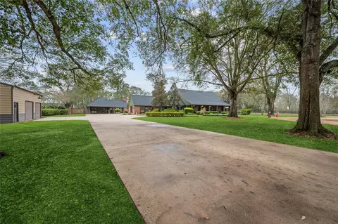 1395 Ford Ave, Dayton, TX 77535