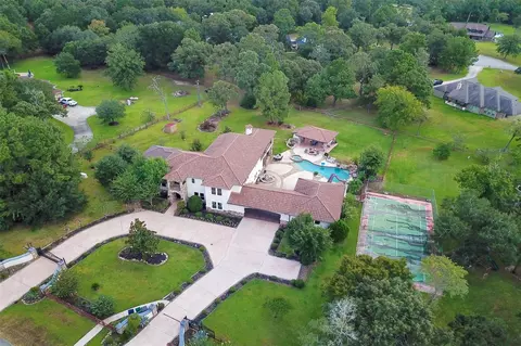 20 Lakefield Blvd, Magnolia, TX 77355