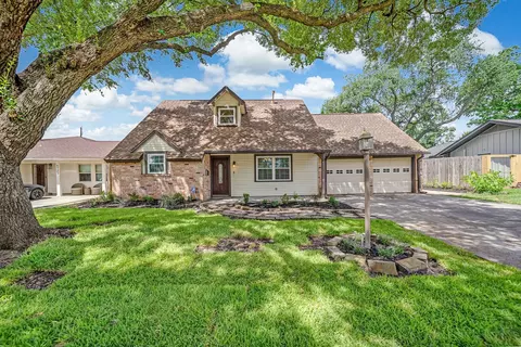4127 Hill Oak Dr, Houston, TX 77092
