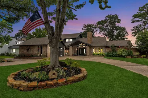 1118 April Waters Dr N, Montgomery, TX 77356