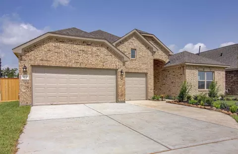 1061 Comal Trl, Dayton, TX 77535