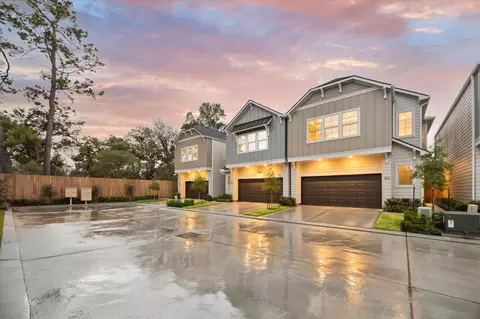 812 Glowing Dawn Dr, Houston, TX 77018