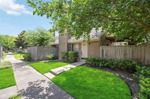 13882 Hollowgreen Dr #810, Houston, TX 77082