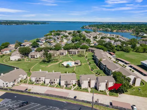 View/Area - 301- Building D Lakeview Ter, Conroe, TX 77384 photo 3 of 4