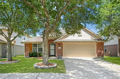 327 Mammoth Springs Ln, Dickinson, TX 77539