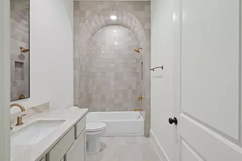 Bath - 13962 Dolphin Dr, Willis, TX 77318 photo 5 of 5