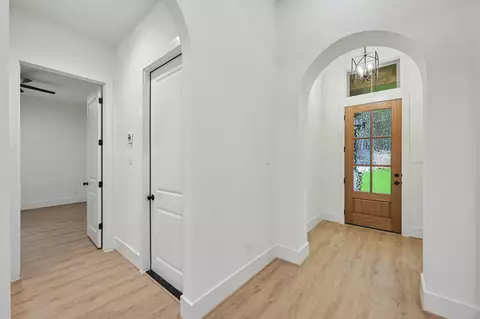 Entry Way - 13962 Dolphin Dr, Willis, TX 77318 photo 4 of 5