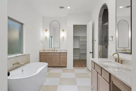 Bath - 13962 Dolphin Dr, Willis, TX 77318 photo 1 of 5