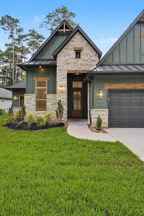 Exterior - 13962 Dolphin Dr, Willis, TX 77318 photo 6 of 11
