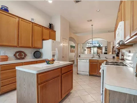 Kitchen - 25710 Bearborough Dr, Spring, TX 77386 photo 5 of 6