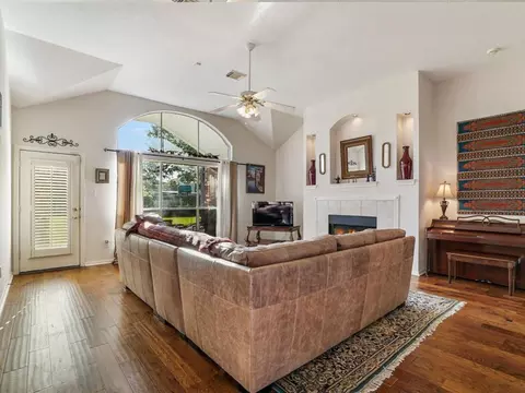 Living - 25710 Bearborough Dr, Spring, TX 77386 photo 2 of 5