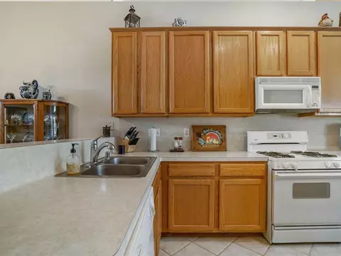 Kitchen - 25710 Bearborough Dr, Spring, TX 77386 photo 2 of 6