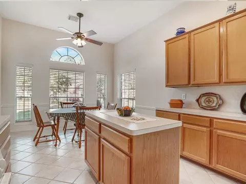 Kitchen - 25710 Bearborough Dr, Spring, TX 77386 photo 4 of 6