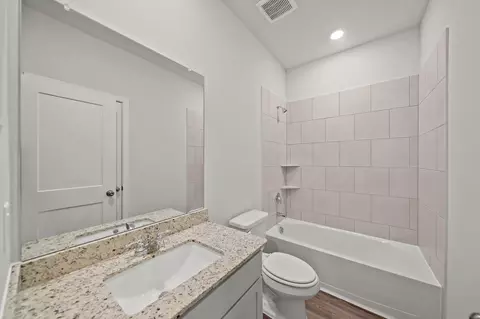 Bath - 9740 Caney Bend Rd, Conroe, TX 77303 photo 2 of 3
