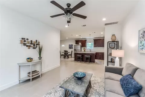 118 Sylvester Rd, Houston, TX 77009