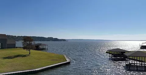 225 Peninsula Dr, Livingston, TX 77351