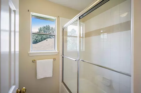 Bath - 5807 Sequoia Trace Ct, Spring, TX 77379 photo 5 of 5