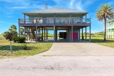 449 Atkinson St, Crystal Beach, TX 77650