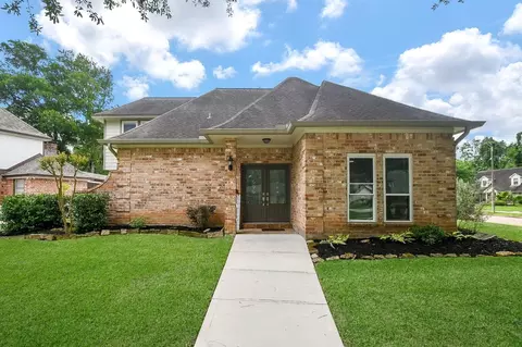 2107 Richmond Dr, Richmond, TX 77406