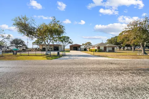 1112 S Fm 441 Rd, Louise, TX 77455