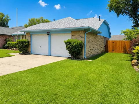 10916 Mulberry Ct, La Porte, TX 77571