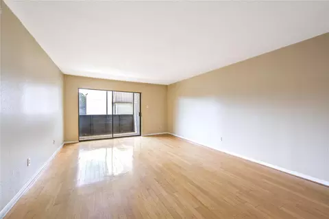 3055 Walnut Bend Ln #21, Houston, TX 77042