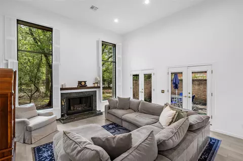 208 Sugarberry Cir, Houston, TX 77024