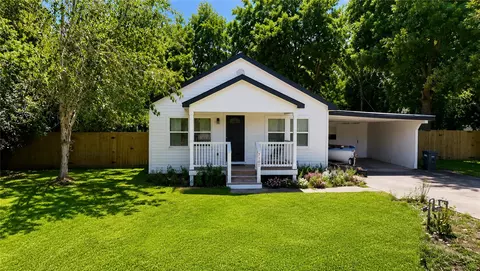 7101 2nd St, Hitchcock, TX 77563