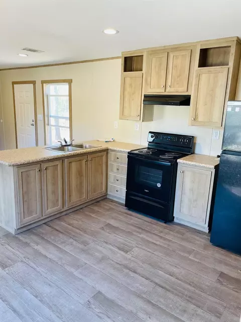 Kitchen - 30 Hellon Ln, Shepherd, TX 77371 photo 1 of 2