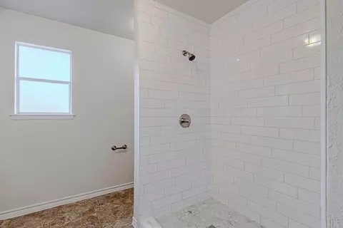Bath - 24306 Spring Mill Ln, Spring, TX 77373 photo 2 of 4