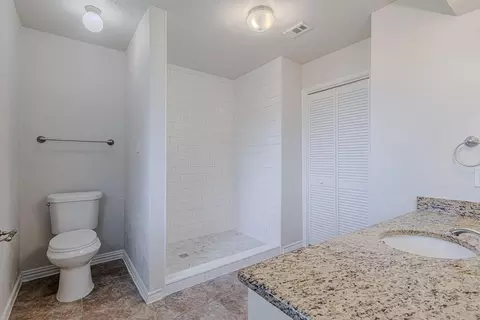 Bath - 24306 Spring Mill Ln, Spring, TX 77373 photo 1 of 4