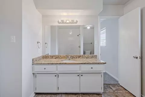 Bath - 24306 Spring Mill Ln, Spring, TX 77373 photo 3 of 4