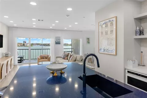 401 Lakeside Ln #308, Nassau Bay, TX 77058